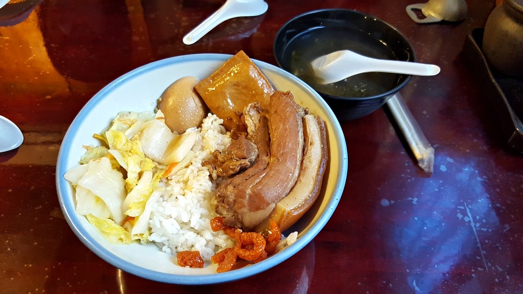 [食記]台北 中山 霸焢肉 (控肉飯) | 中山站 | 好吃美食的八里人